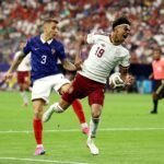 Lateral que cometeu pênalti para a Espanha em semifinal contra a França é novo reforço do PSG