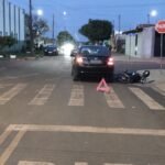 Mulher sem habilitação fica ferida em colisão e motocicleta irregular é apreendida em Nova Alvorada do Sul