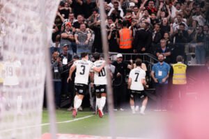 corinthians-avanca-e-brasil-pode-ter-semifinal-inedita-com-quatro-clubes-na-libertadores-17873131637562-thumb