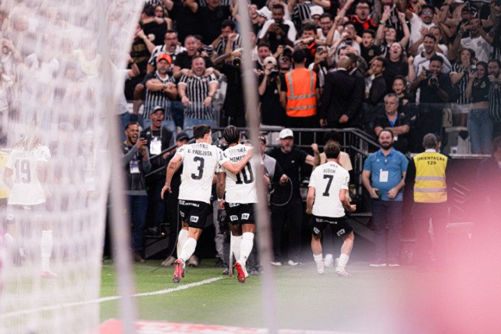 corinthians-avanca-e-brasil-pode-ter-semifinal-inedita-com-quatro-clubes-na-libertadores-17873131637562-thumb