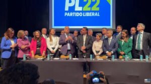 flavio-bolsonaro-anuncia-alfredo-gaspar-como-pre-candidato-a-vice-presidente-17859504828898-thumb