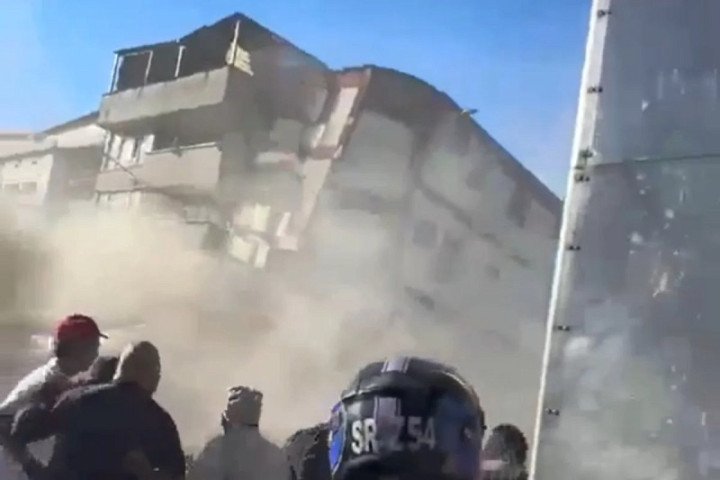 terremoto-de-74-na-colombia-deixa-ao-menos-20-mortos-e-provoca-destruicao-17863828300758-thumb