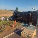 Acidente entre van da saúde e carro deixa cinco mortos na BR-163.