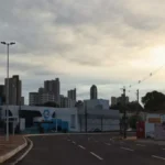 Frente fria traz chuva, tempestades e queda de temperatura em MS