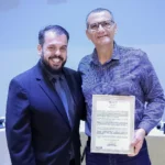 Vereador Robert Ziemann homenageia policial civil Thomaz Alfred Duboc por 23 anos de serviço