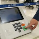 TRE-MS inicia carregamento de 18 mil mídias para preparar 7.260 urnas das Eleições