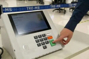 tre-ms-inicia-carregamento-de-18-mil-midias-para-preparar-7260-urnas-das-eleicoes-17897034154873-thumb