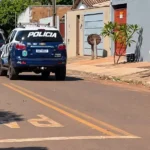 Homem morre após ser agredido com garrafadas durante briga em conveniência.