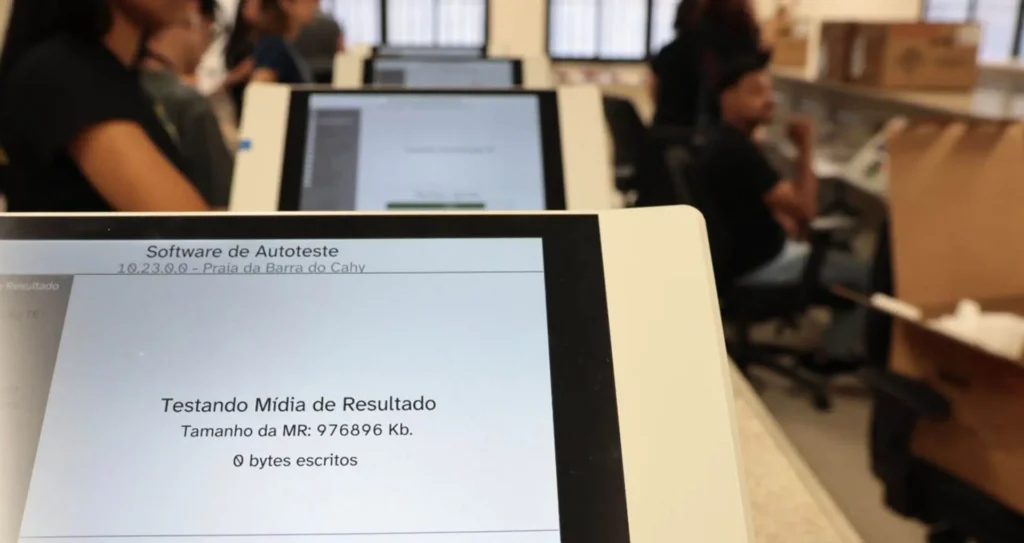 Urnas-eletronicas_Midias_Foto-Madu-Livramento.jpg