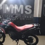 POLÍCIA MILITAR DE RIO BRILHANTE PRENDE CONDUTOR QUE REALIZAVA MANOBRAS PERIGOSAS PRÓXIMO A ESCOLA