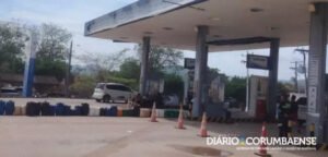 falta-de-gasolina-na-bolivia-leva-motoristas-a-abastecer-em-corumba-17908562145535-thumb