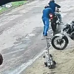 Dupla tenta fugir empurrando moto após execução a tiros em borracharia