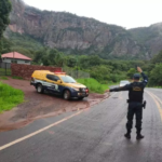Policial rodoviário entra em surto e trava trânsito na BR-267 em Jardim